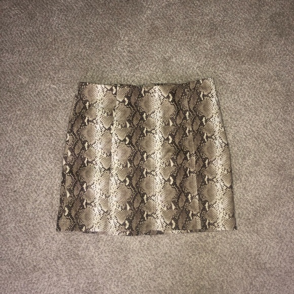 Leather-material snake print skirt - Picture 1 of 1